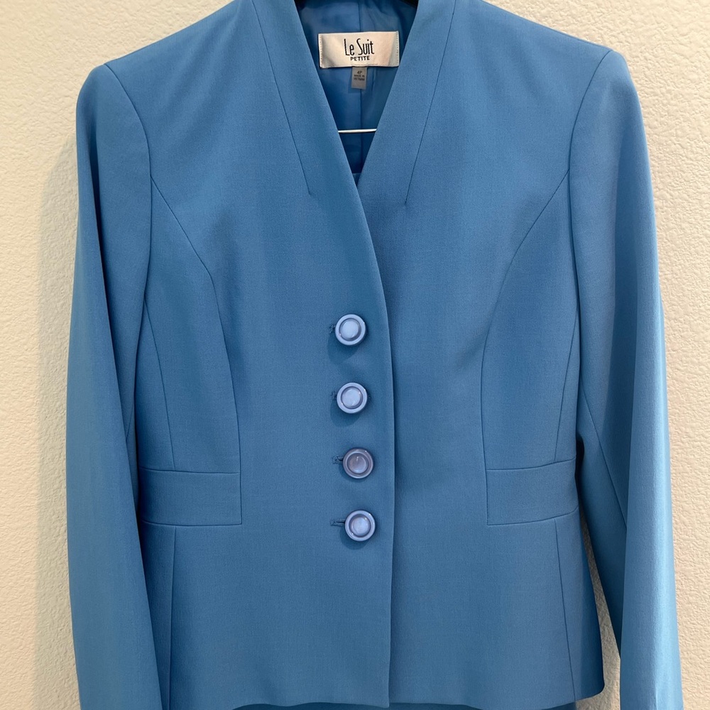 Baby blue full suit by LeSuit good condition size 4P.